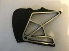 Cover pignone aperto cnc alluminio black/silver COD: CPA-BSNP